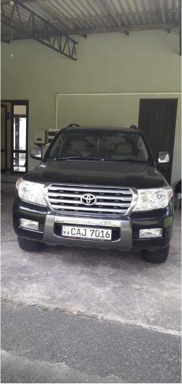 Toyota Land Cruiser exterior